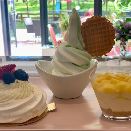 فندق Cafe De La Creme Kuzelov المظهر الخارجي الصورة