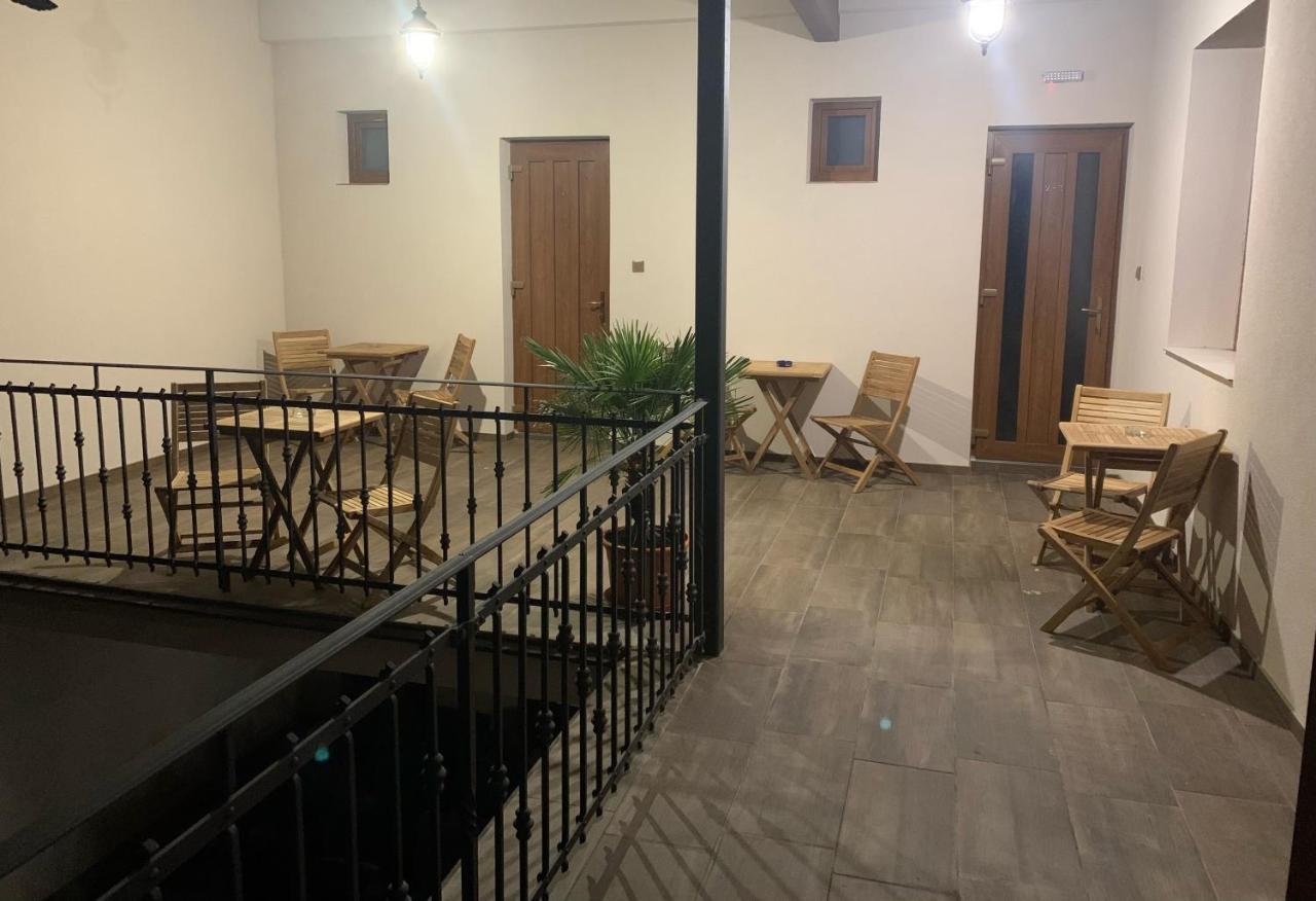 فندق Cafe De La Creme Kuzelov المظهر الخارجي الصورة